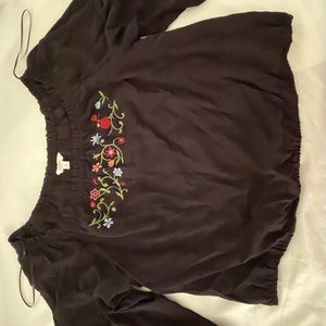 Candie’s embroidered Top